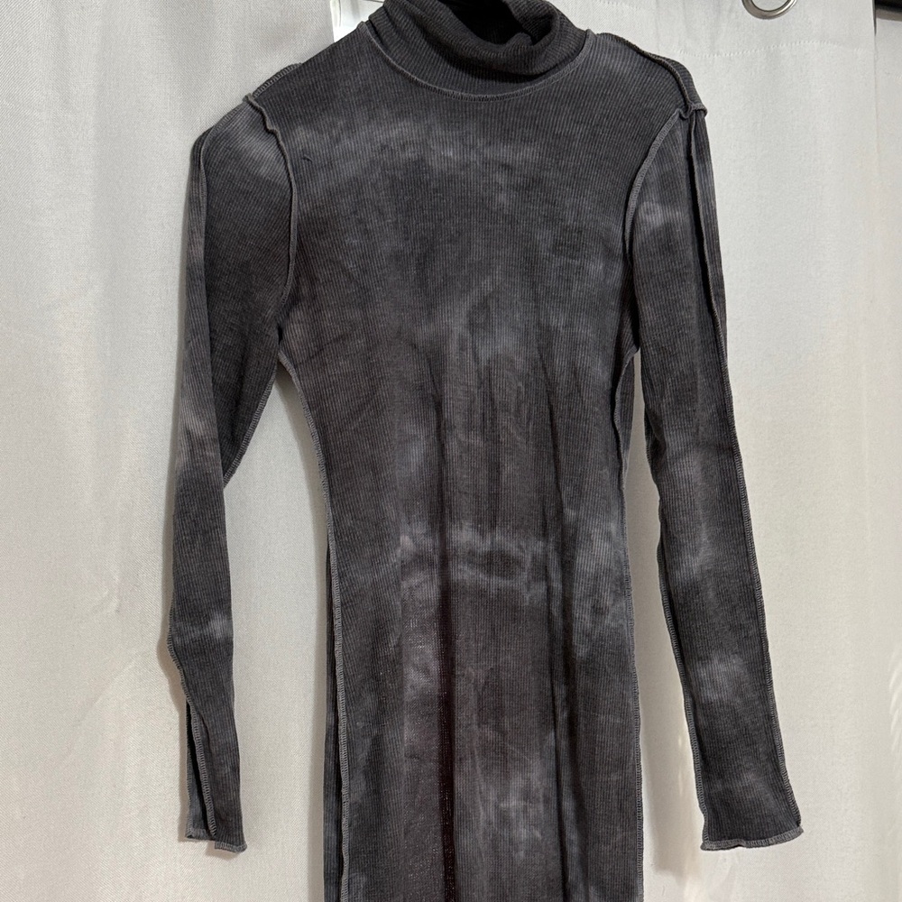 Amalfii Gray Textured fitted turtle neck long sleeved dress size S/M - Picture 2 of 7